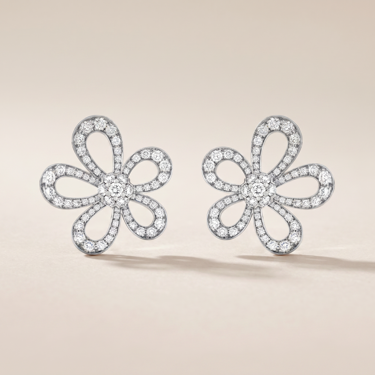Flowerlace Pavé Diamonds Earrings