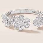 Frivole Seven Flowers Pavé Diamonds Bracelet