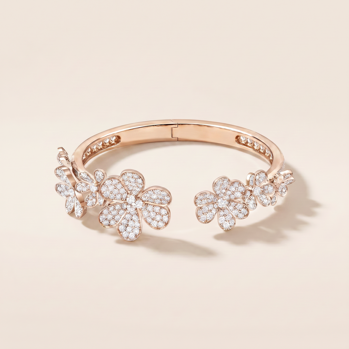 Frivole Seven Flowers Pavé Diamonds Bracelet